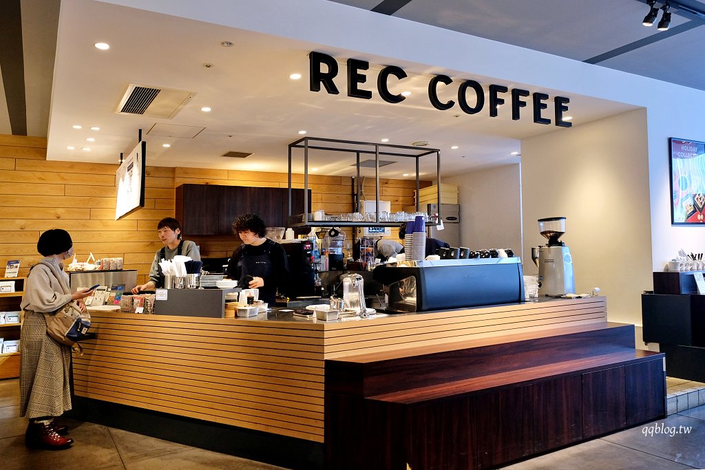 日本福岡︱REC COFFEE 博多丸井店．朝聖福岡發源的REC COFFEE，六樓窗景怡人 @QQ的懶骨頭