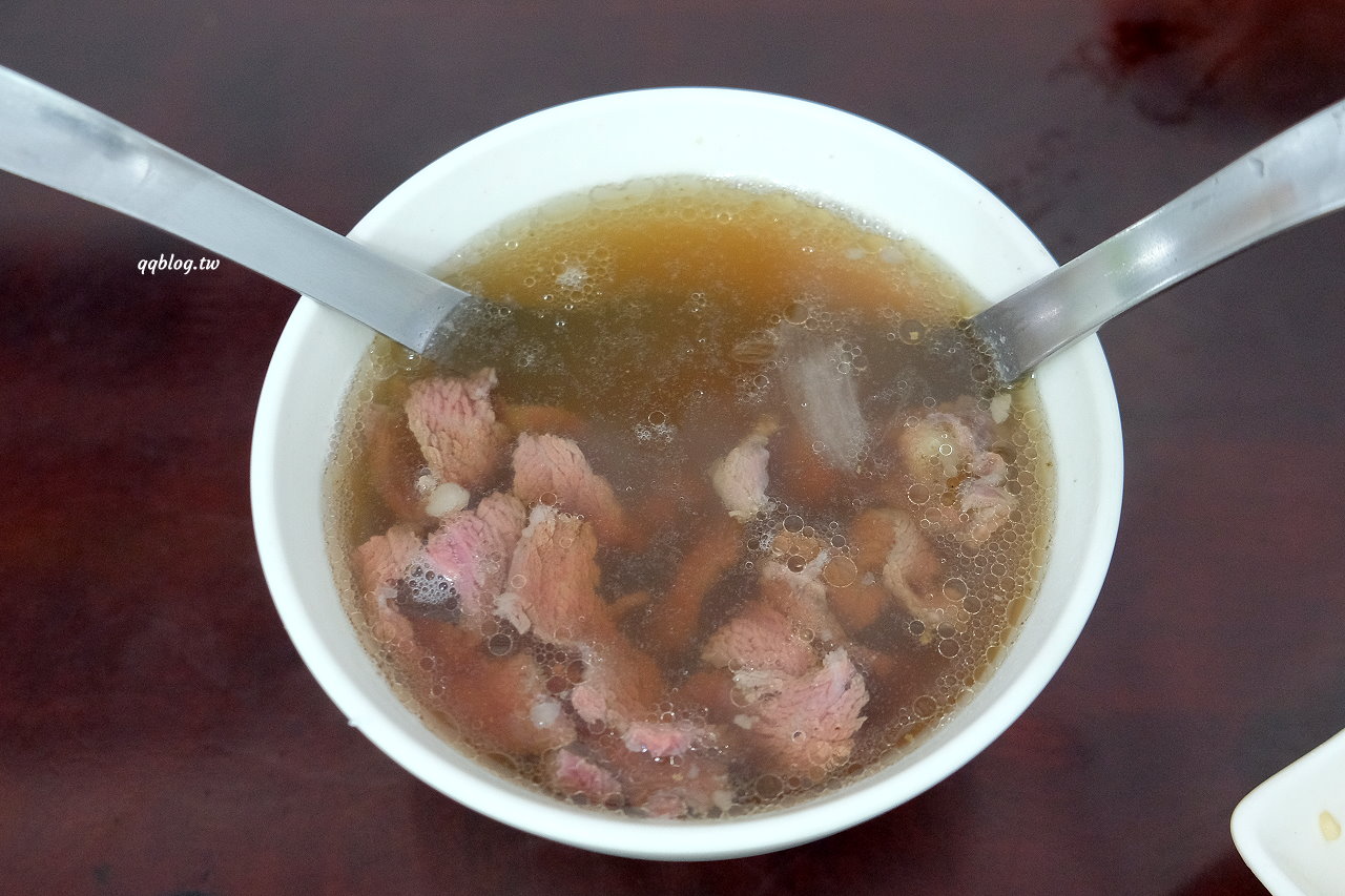台南中西區︱阿棠牛肉湯．牛肉清甜又鮮嫩好吃，每一口都是好味道，台南牛肉湯推薦 @QQ的懶骨頭