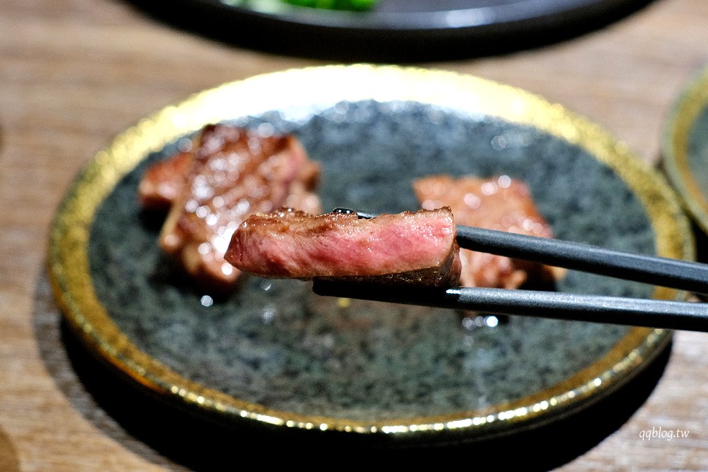 台中西屯︱山鯨本家 HONKE．京都風格燒肉餐廳，煙霧繚繞的和牛寶箱超吸睛，飯後還有和服體驗 @QQ的懶骨頭