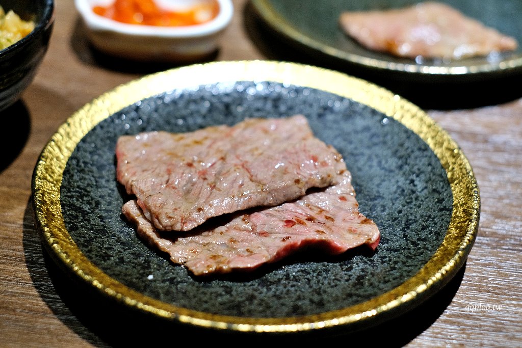 台中西屯︱山鯨本家 HONKE．京都風格燒肉餐廳，煙霧繚繞的和牛寶箱超吸睛，飯後還有和服體驗 @QQ的懶骨頭