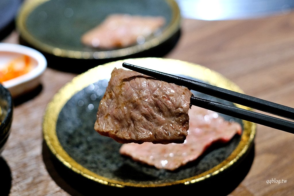 台中西屯︱山鯨本家 HONKE．京都風格燒肉餐廳，煙霧繚繞的和牛寶箱超吸睛，飯後還有和服體驗 @QQ的懶骨頭