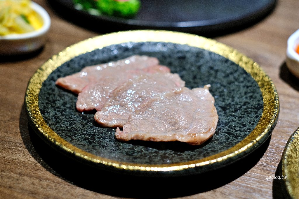 台中西屯︱山鯨本家 HONKE．京都風格燒肉餐廳，煙霧繚繞的和牛寶箱超吸睛，飯後還有和服體驗 @QQ的懶骨頭