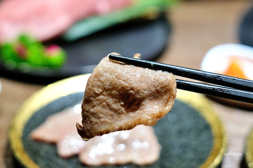 台中西屯︱山鯨本家 HONKE．京都風格燒肉餐廳，煙霧繚繞的和牛寶箱超吸睛，飯後還有和服體驗 @QQ的懶骨頭