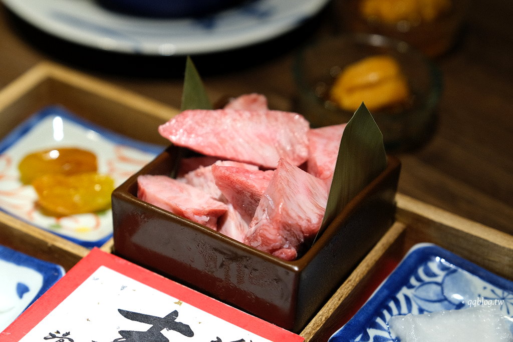 台中西屯︱山鯨本家 HONKE．京都風格燒肉餐廳，煙霧繚繞的和牛寶箱超吸睛，飯後還有和服體驗 @QQ的懶骨頭