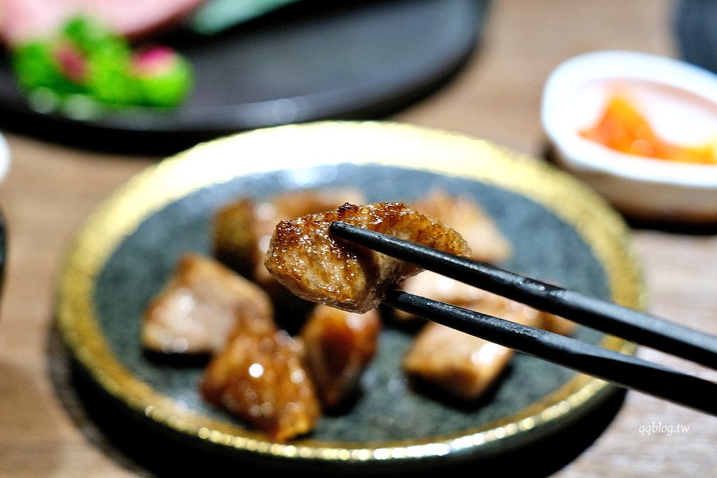 台中西屯︱山鯨本家 HONKE．京都風格燒肉餐廳，煙霧繚繞的和牛寶箱超吸睛，飯後還有和服體驗 @QQ的懶骨頭