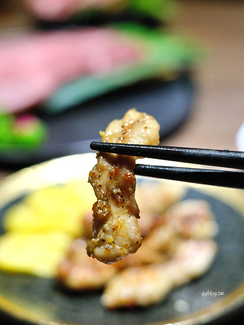 台中西屯︱山鯨本家 HONKE．京都風格燒肉餐廳，煙霧繚繞的和牛寶箱超吸睛，飯後還有和服體驗 @QQ的懶骨頭