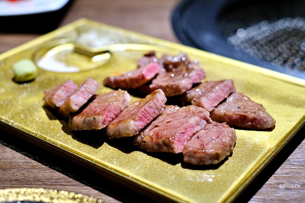 台中西屯︱山鯨本家 HONKE．京都風格燒肉餐廳，煙霧繚繞的和牛寶箱超吸睛，飯後還有和服體驗 @QQ的懶骨頭