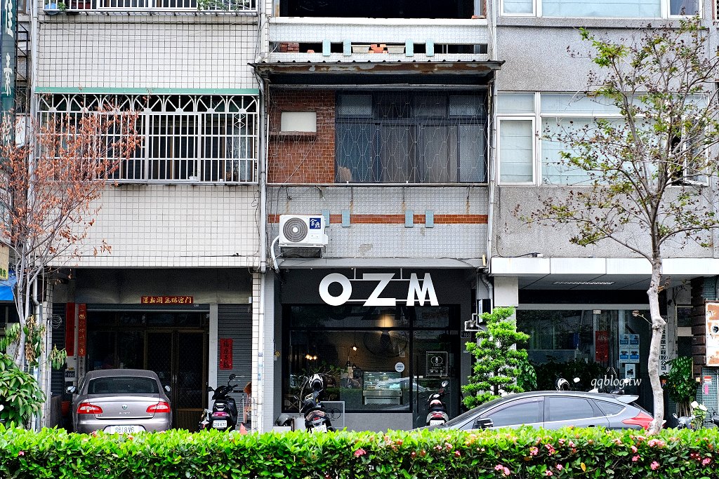 台中西區｜OZM 啢男咖啡甜點．廢墟風格老宅甜點店，司康、肉桂捲、戚風蛋糕都很有水準 @QQ的懶骨頭