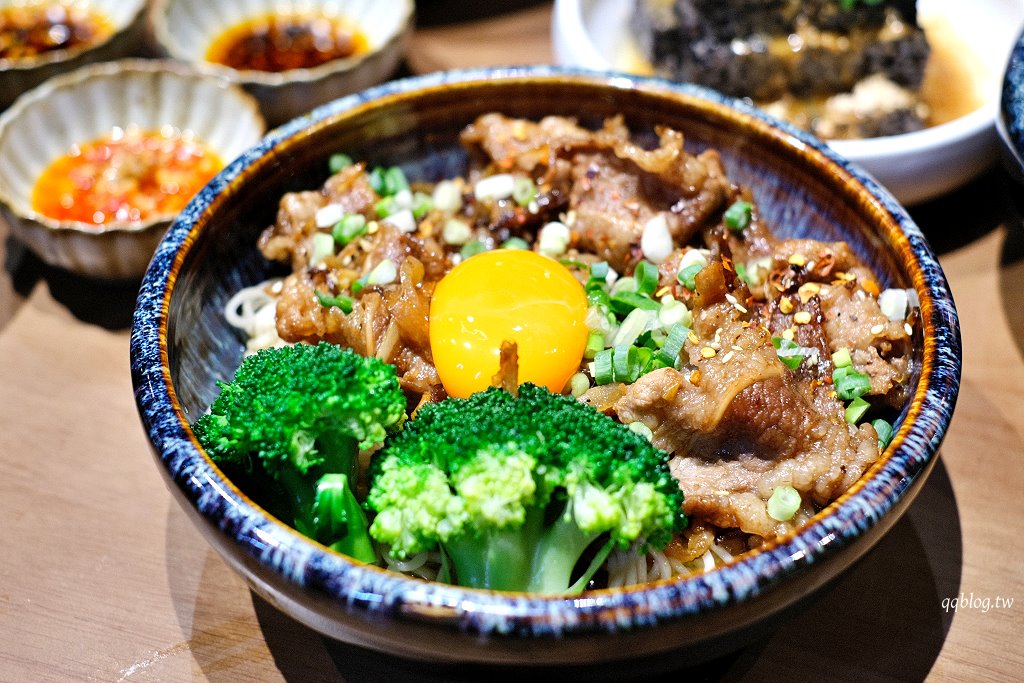 台中北區︱發愣吃 VARMT．文青風中式創意麵食，2024米其林指南推薦 @QQ的懶骨頭