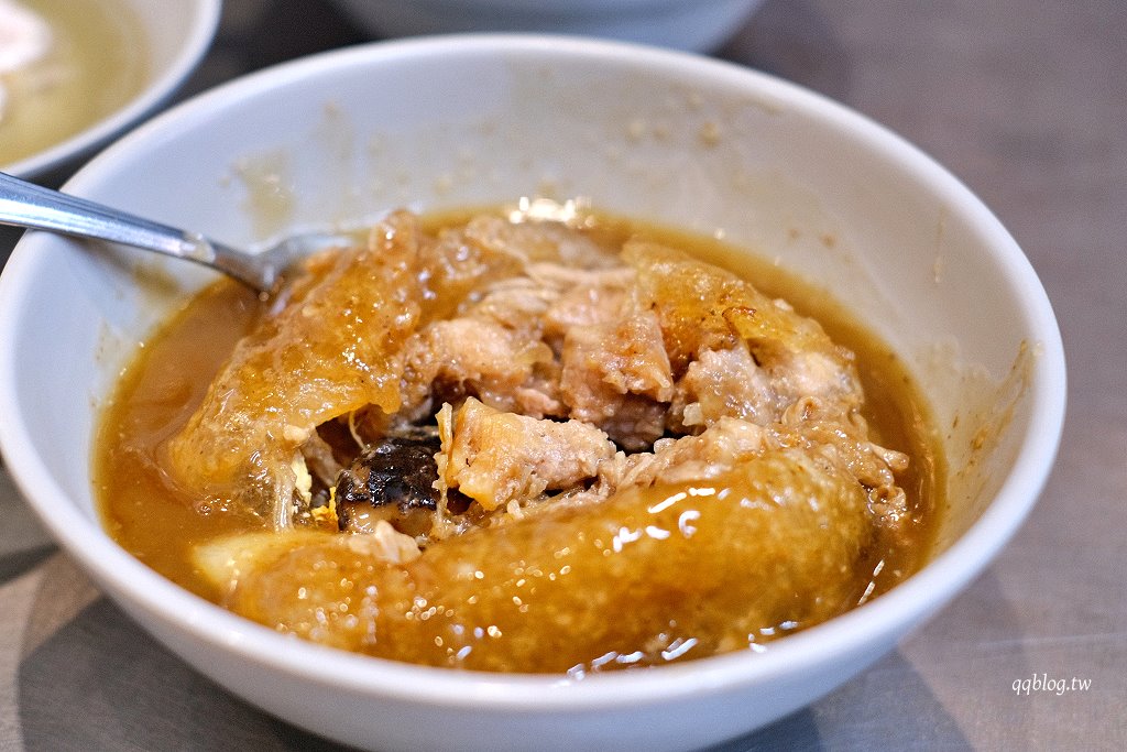 彰化︱阿三肉圓．醬汁獨特的酥炸肉圓，干貝肉圓又香又好吃，彰化超人氣排隊美食 @QQ的懶骨頭