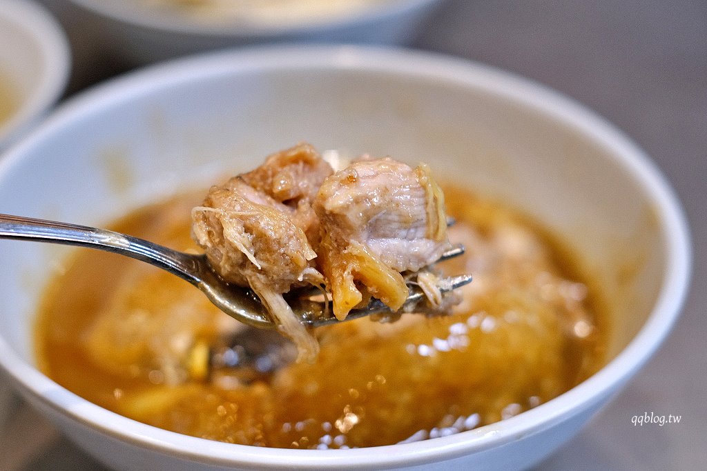 彰化︱阿三肉圓．醬汁獨特的酥炸肉圓，干貝肉圓又香又好吃，彰化超人氣排隊美食 @QQ的懶骨頭