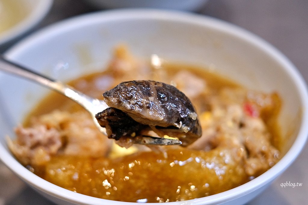 彰化︱阿三肉圓．醬汁獨特的酥炸肉圓，干貝肉圓又香又好吃，彰化超人氣排隊美食 @QQ的懶骨頭