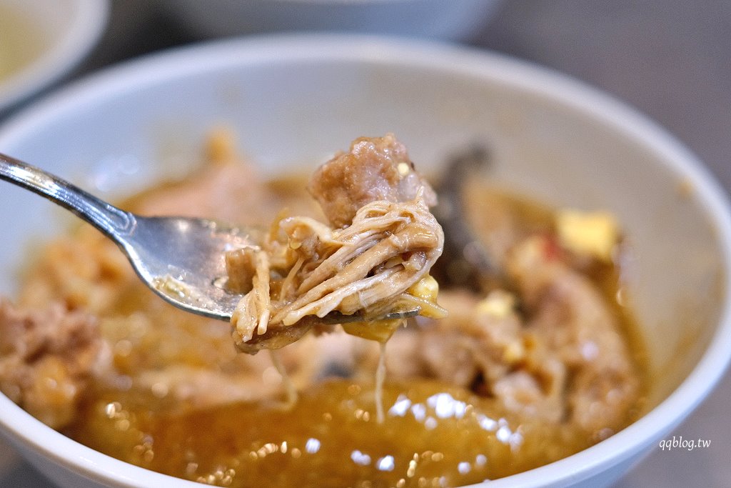 彰化︱阿三肉圓．醬汁獨特的酥炸肉圓，干貝肉圓又香又好吃，彰化超人氣排隊美食 @QQ的懶骨頭