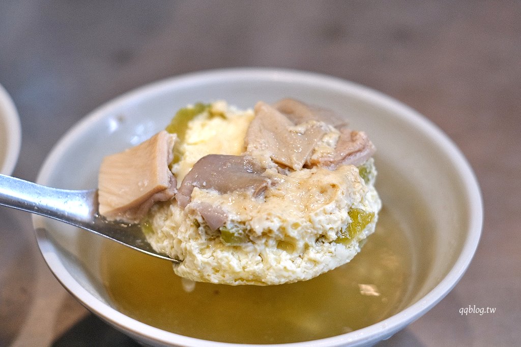 彰化︱阿三肉圓．醬汁獨特的酥炸肉圓，干貝肉圓又香又好吃，彰化超人氣排隊美食 @QQ的懶骨頭