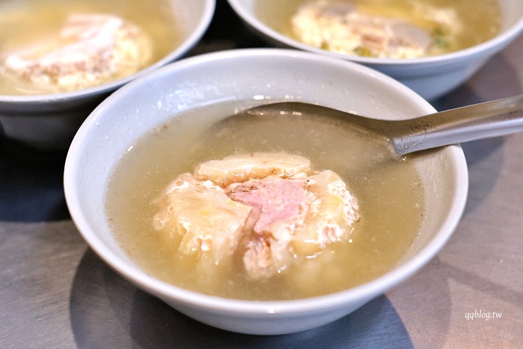 彰化︱阿三肉圓．醬汁獨特的酥炸肉圓，干貝肉圓又香又好吃，彰化超人氣排隊美食 @QQ的懶骨頭