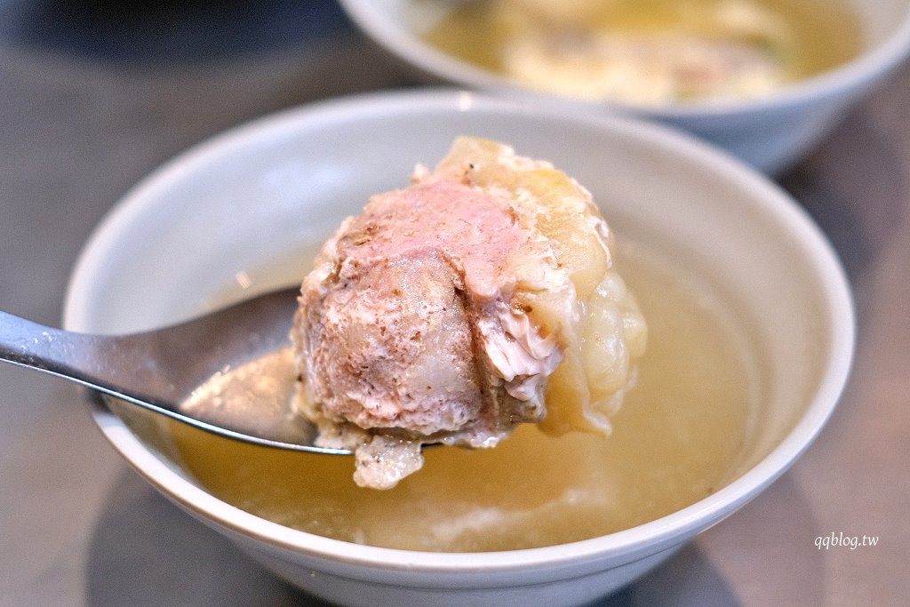 彰化︱阿三肉圓．醬汁獨特的酥炸肉圓，干貝肉圓又香又好吃，彰化超人氣排隊美食 @QQ的懶骨頭