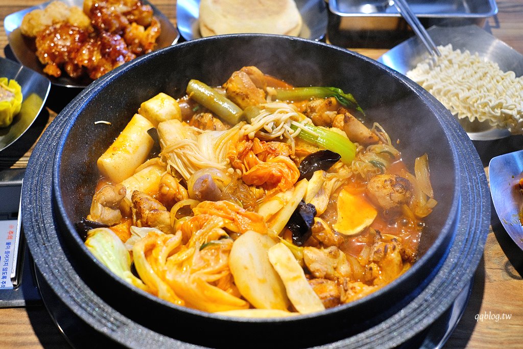 台中北區︱甩鍋雞볶찜韓式炒雞吃到飽-中友店．韓國超過180家分店連鎖品牌插旗台中，成人469元就可以無限續點吃到飽 @QQ的懶骨頭