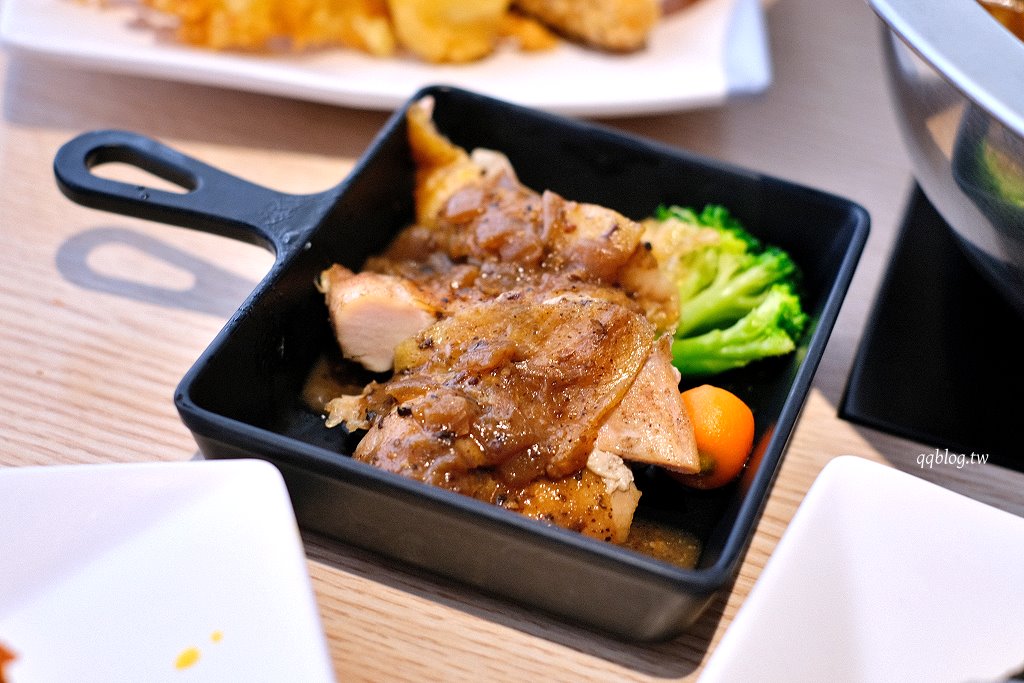 台中東區︱饗麻饗辣 PLUS-LALAPORT台中店．自助百匯食材豐富，798元起就可以吃到飽 @QQ的懶骨頭