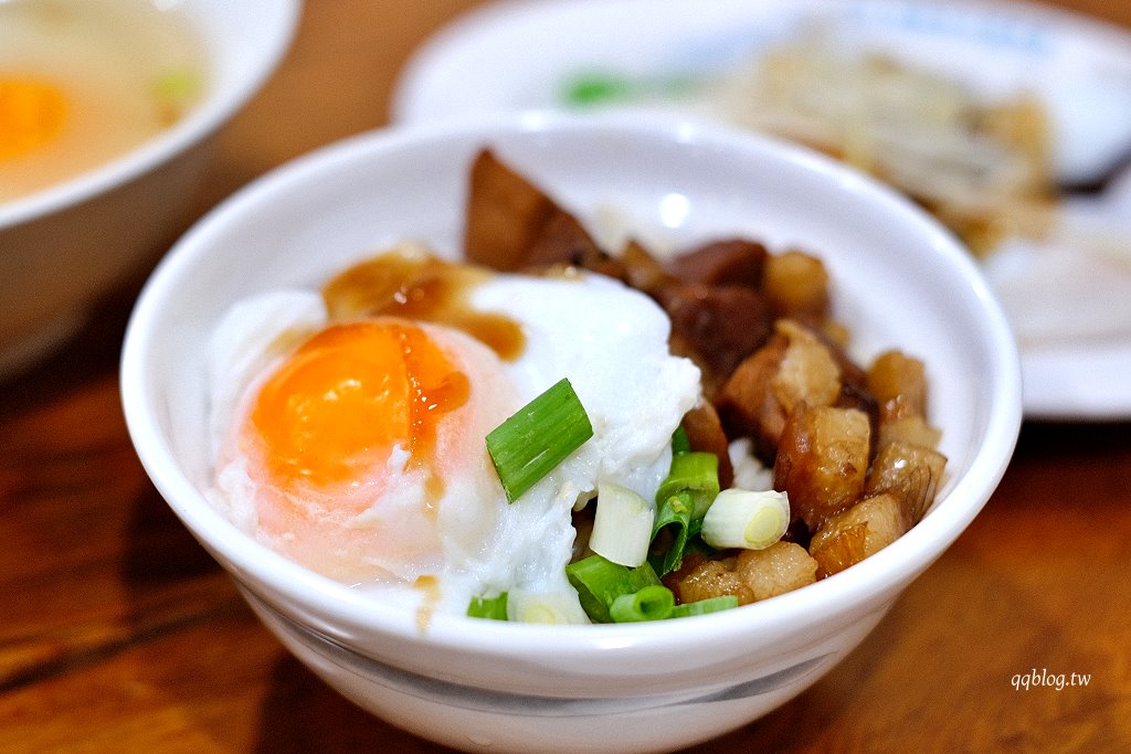 嘉義東區︱林聰明沙鍋魚頭．嘉義人氣美食，不管什麼時候都排滿了人，滿滿的沙鍋菜濃郁香甜 @QQ的懶骨頭