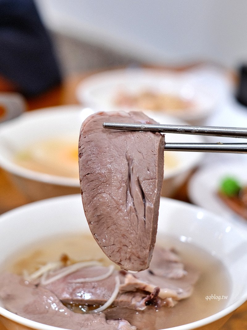 嘉義東區︱林聰明沙鍋魚頭．嘉義人氣美食，不管什麼時候都排滿了人，滿滿的沙鍋菜濃郁香甜 @QQ的懶骨頭