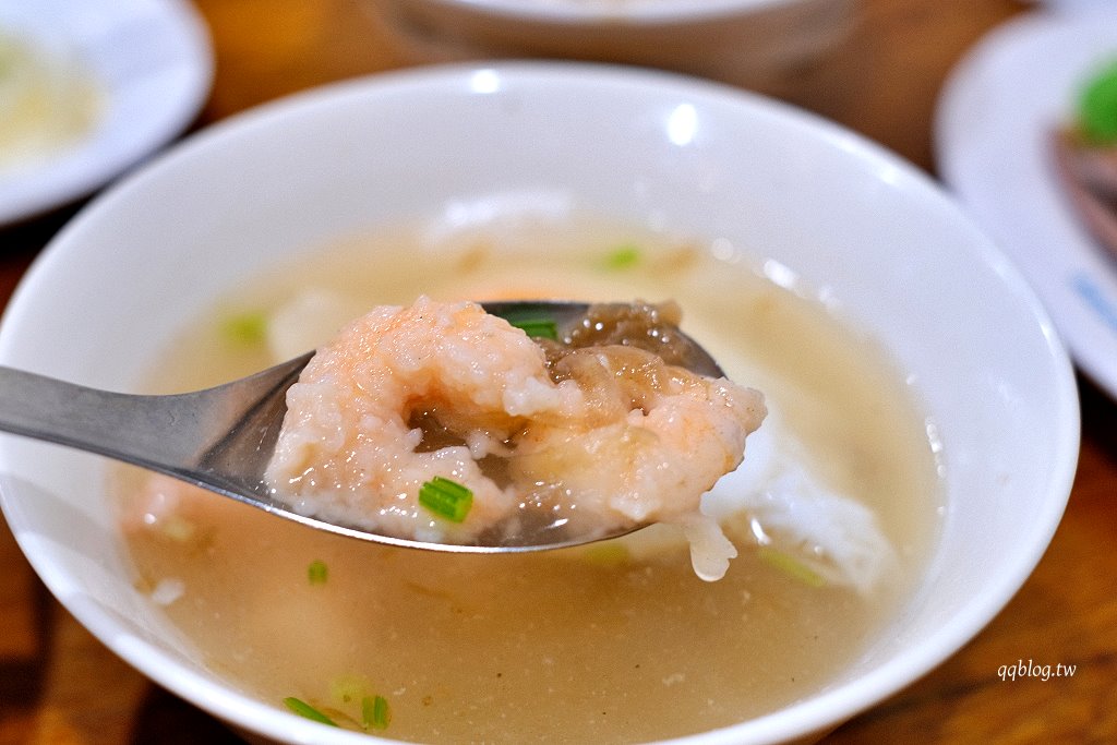 嘉義東區︱林聰明沙鍋魚頭．嘉義人氣美食，不管什麼時候都排滿了人，滿滿的沙鍋菜濃郁香甜 @QQ的懶骨頭