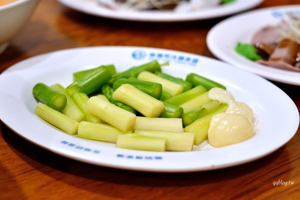 嘉義東區︱林聰明沙鍋魚頭．嘉義人氣美食，不管什麼時候都排滿了人，滿滿的沙鍋菜濃郁香甜 @QQ的懶骨頭