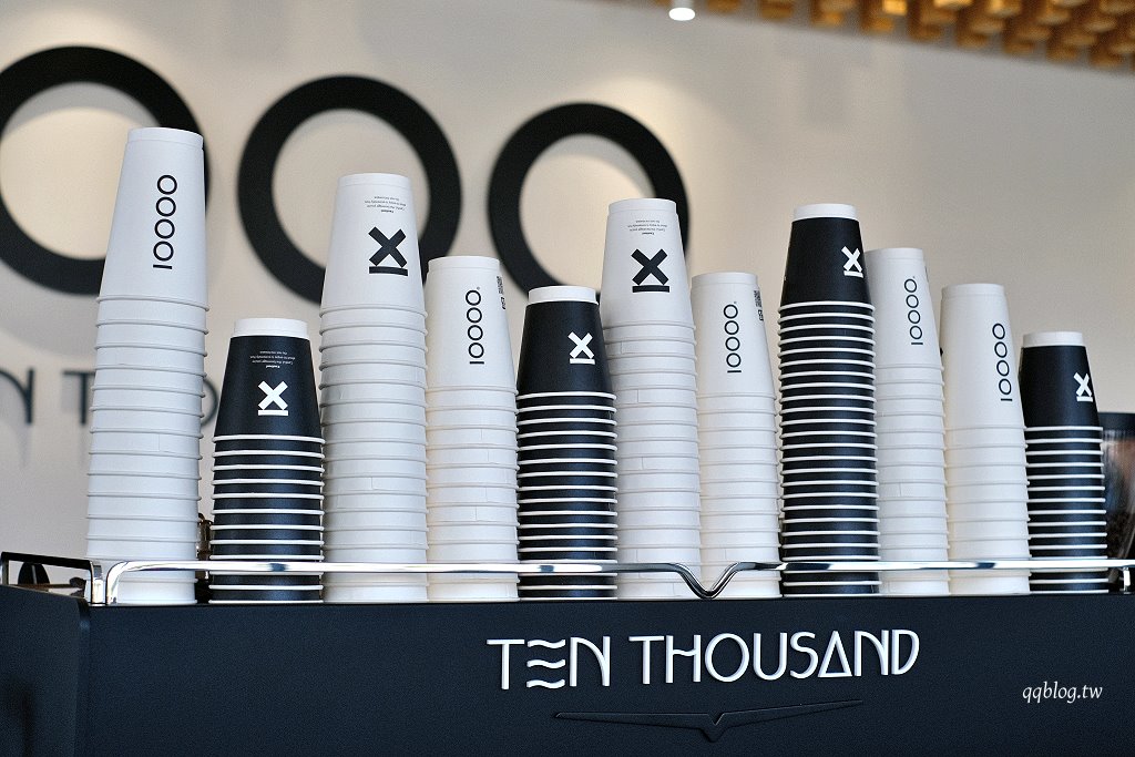 台中北屯︱Ten Thousand Coffee 台中城市概念店．紐約必喝七大咖啡館，獨棟白色建築落地窗，享用一杯好咖啡 @QQ的懶骨頭