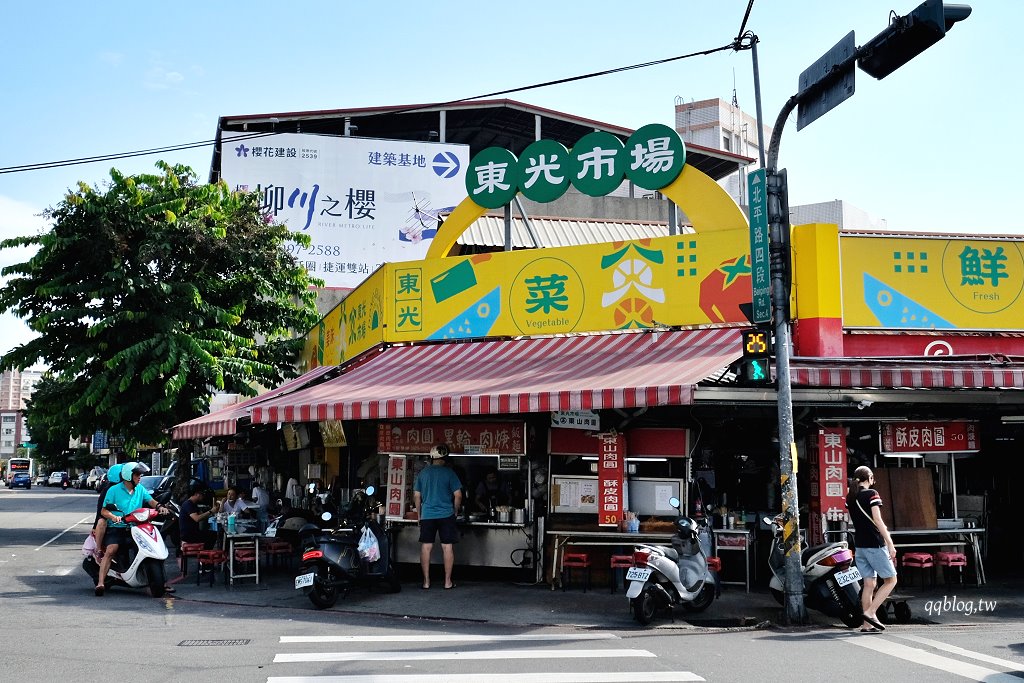 台中北屯︱正東山肉圓．東光市場裡的人氣小吃，肉圓有Q的和酥皮的，都很值得一嚐 @QQ的懶骨頭