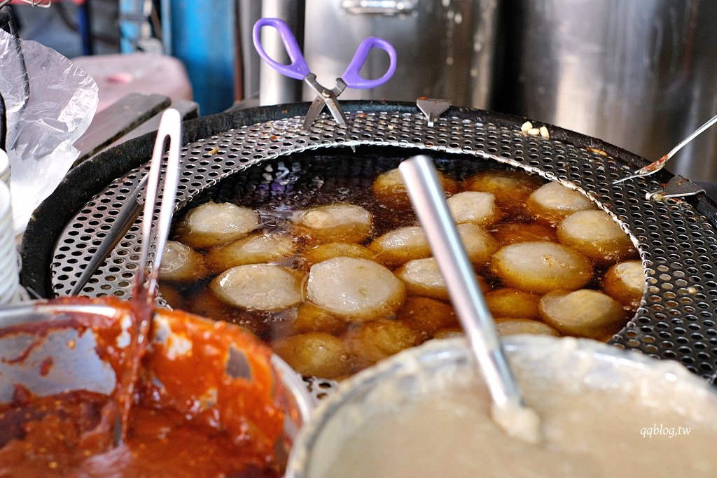 台中北屯︱正東山肉圓．東光市場裡的人氣小吃，肉圓有Q的和酥皮的，都很值得一嚐 @QQ的懶骨頭