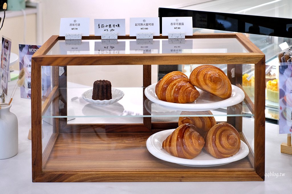 桃園︱簡法甜點 MOINS mais Mieux Pâtisserie．白色韓風裡的法式甜點，特殊季節還有蛋糕花束可預訂 @QQ的懶骨頭