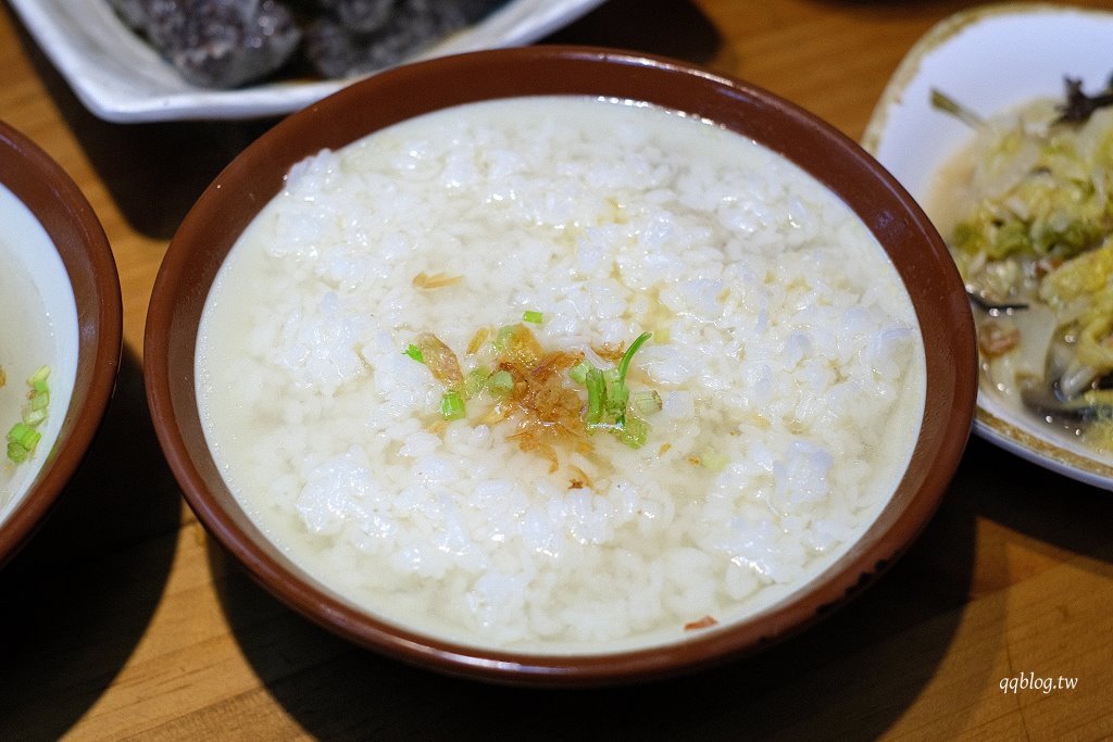 台中北屯︱鵝庄．農場直營新鮮鵝肉，黃金燒鵝平日限量五隻，鮮嫩好吃 @QQ的懶骨頭