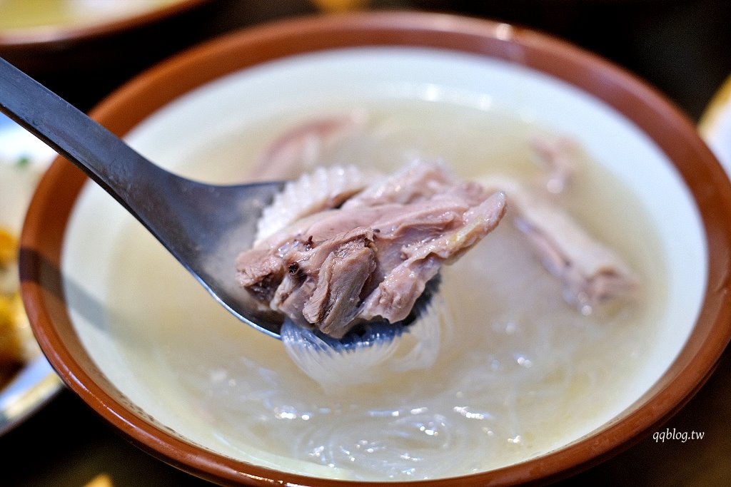 台中北屯︱鵝庄．農場直營新鮮鵝肉，黃金燒鵝平日限量五隻，鮮嫩好吃 @QQ的懶骨頭