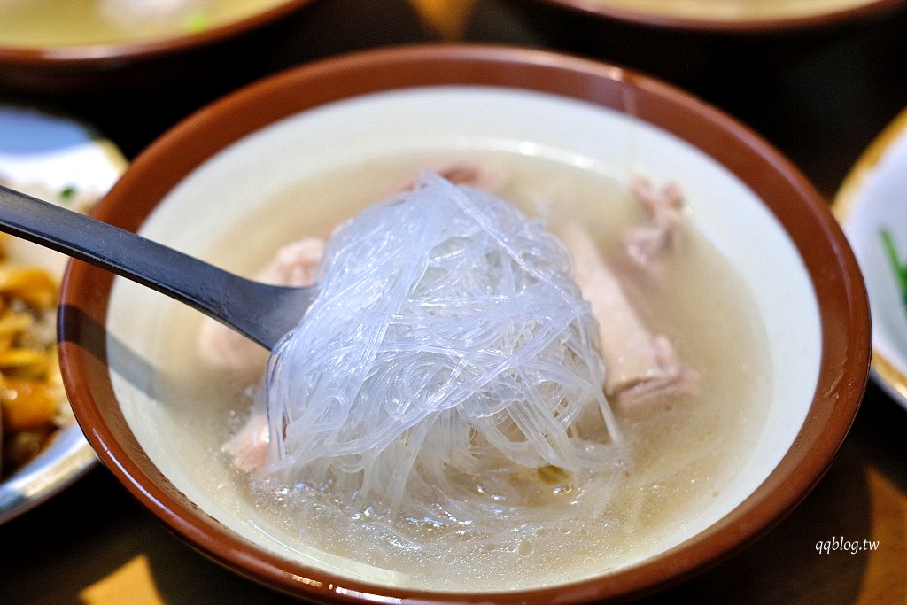 台中北屯︱鵝庄．農場直營新鮮鵝肉，黃金燒鵝平日限量五隻，鮮嫩好吃 @QQ的懶骨頭