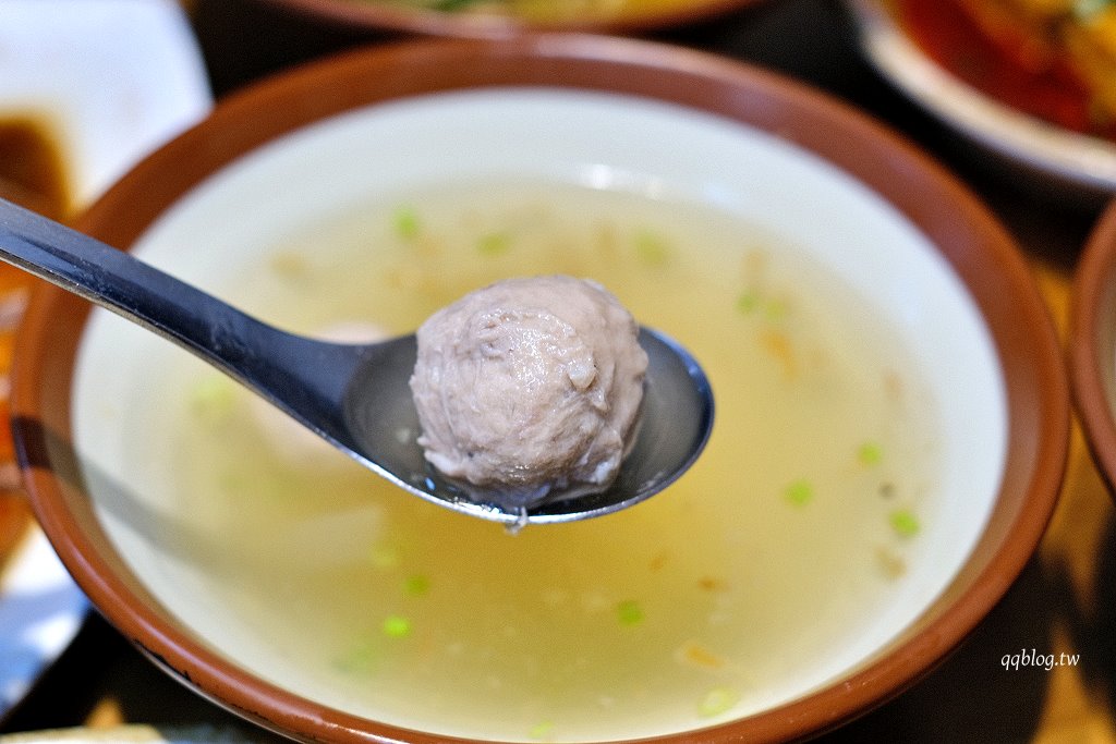 台中北屯︱鵝庄．農場直營新鮮鵝肉，黃金燒鵝平日限量五隻，鮮嫩好吃 @QQ的懶骨頭