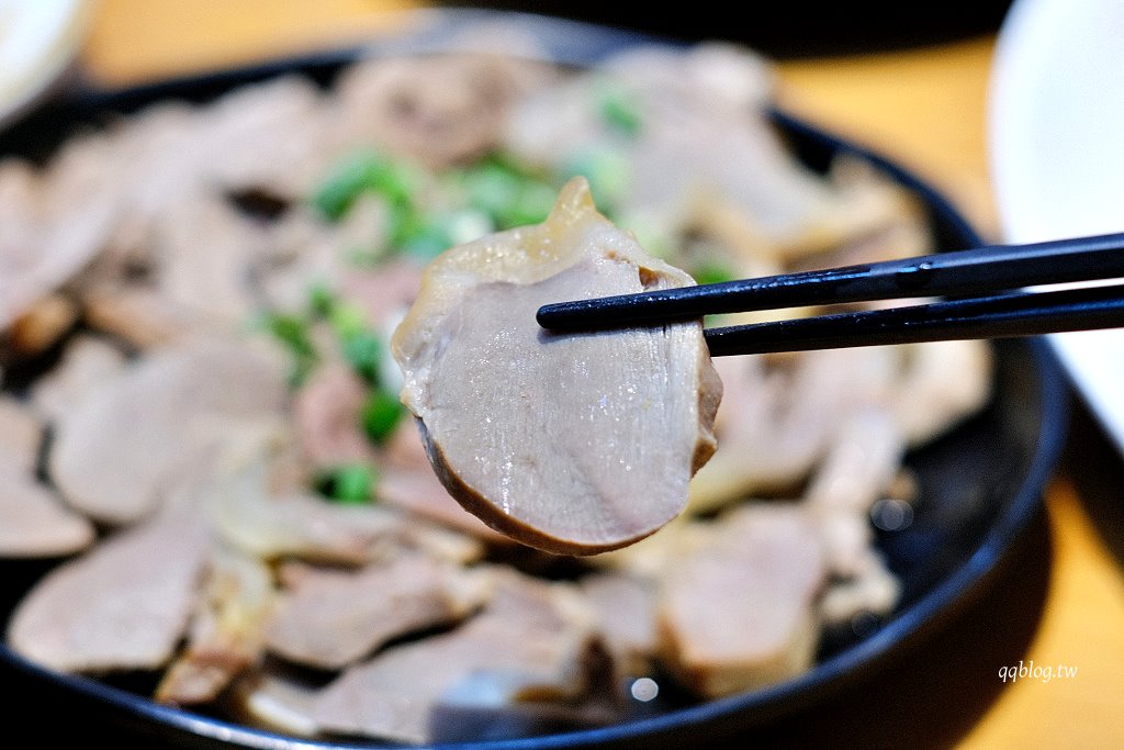 台中北屯︱鵝庄．農場直營新鮮鵝肉，黃金燒鵝平日限量五隻，鮮嫩好吃 @QQ的懶骨頭