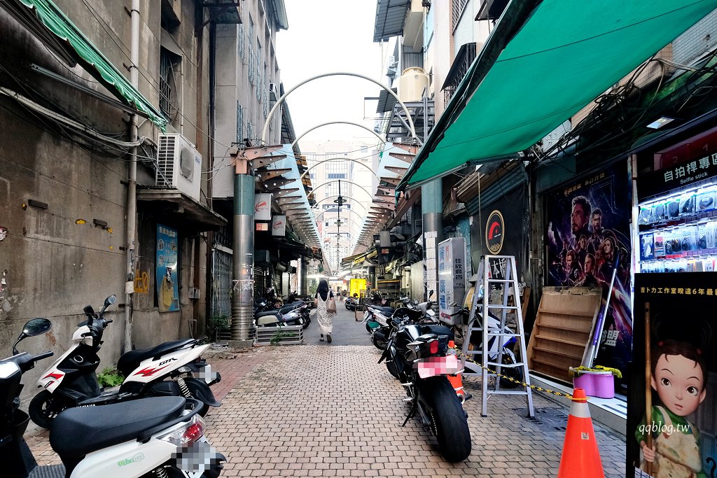 台中中區︱台灣陳沙茶火鍋．電子街裡的人氣沙茶火鍋，一賣超過40年，老闆超high也是店裡的一大賣點 @QQ的懶骨頭