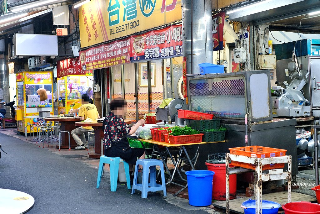 台中中區︱台灣陳沙茶火鍋．電子街裡的人氣沙茶火鍋，一賣超過40年，老闆超high也是店裡的一大賣點 @QQ的懶骨頭