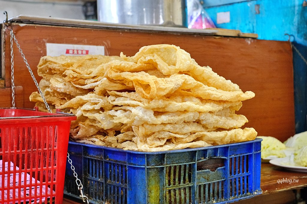 台中中區︱台灣陳沙茶火鍋．電子街裡的人氣沙茶火鍋，一賣超過40年，老闆超high也是店裡的一大賣點 @QQ的懶骨頭