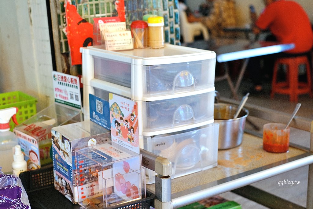 高雄鹽埕︱鴨肉珍．鹽埕區超過65年歷史的排隊老店，份量足、價位不貴，想來用餐隨時都要有排隊的心理準備 @QQ的懶骨頭