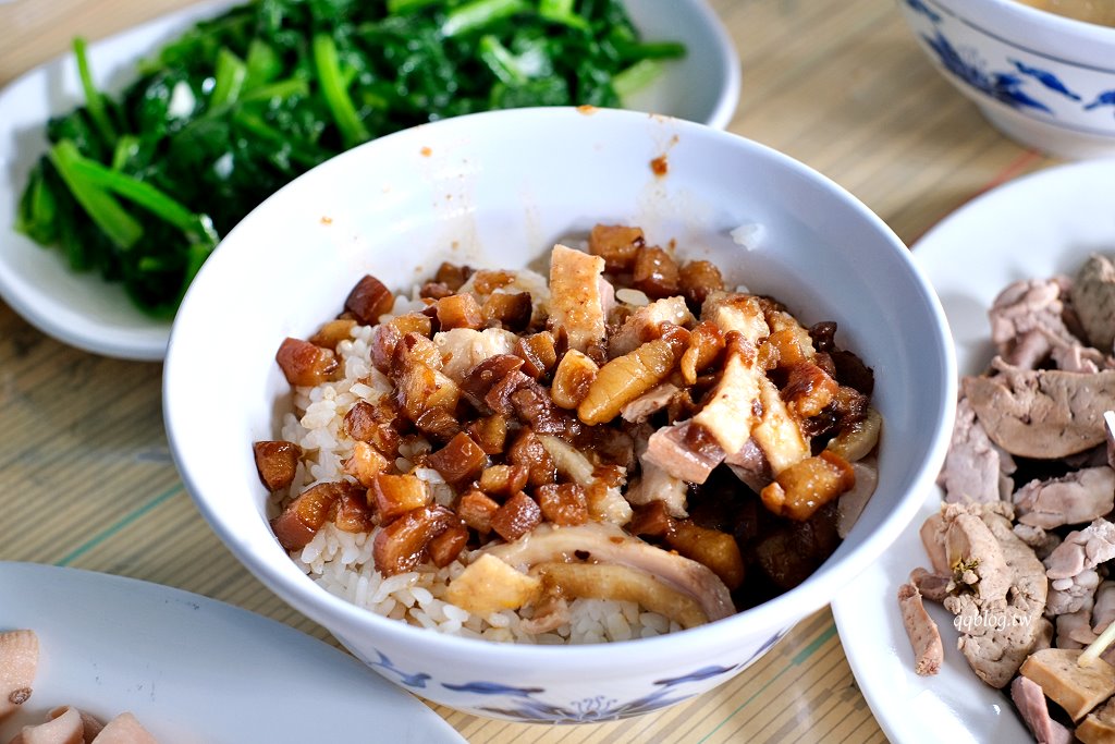 高雄鹽埕︱鴨肉珍．鹽埕區超過65年歷史的排隊老店，份量足、價位不貴，想來用餐隨時都要有排隊的心理準備 @QQ的懶骨頭