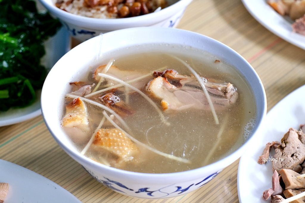 高雄鹽埕︱鴨肉珍．鹽埕區超過65年歷史的排隊老店，份量足、價位不貴，想來用餐隨時都要有排隊的心理準備 @QQ的懶骨頭