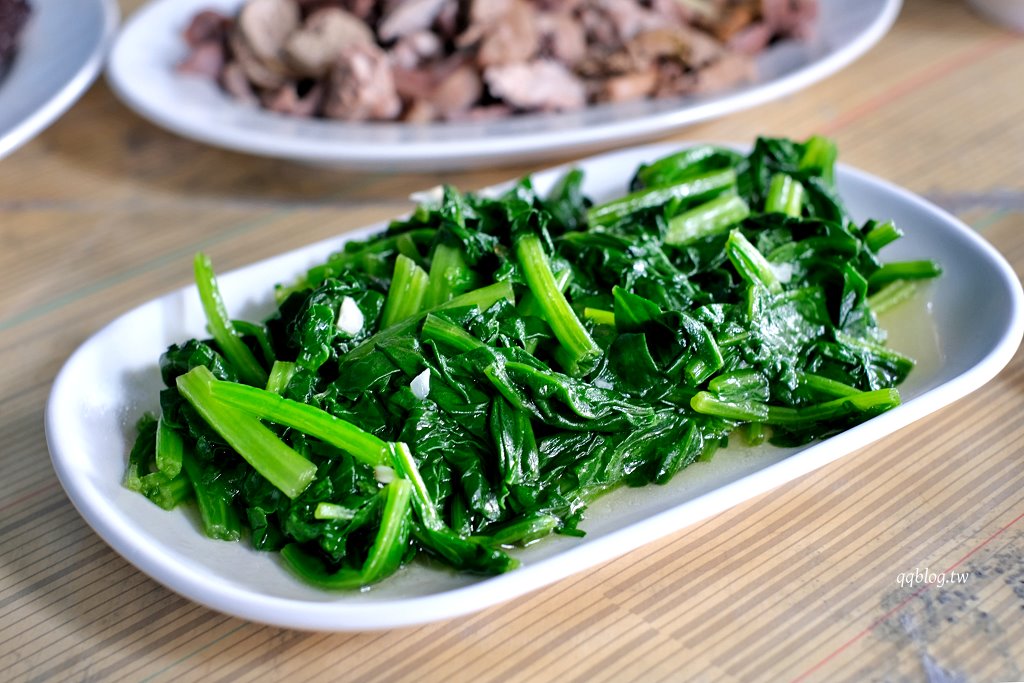 高雄鹽埕︱鴨肉珍．鹽埕區超過65年歷史的排隊老店，份量足、價位不貴，想來用餐隨時都要有排隊的心理準備 @QQ的懶骨頭