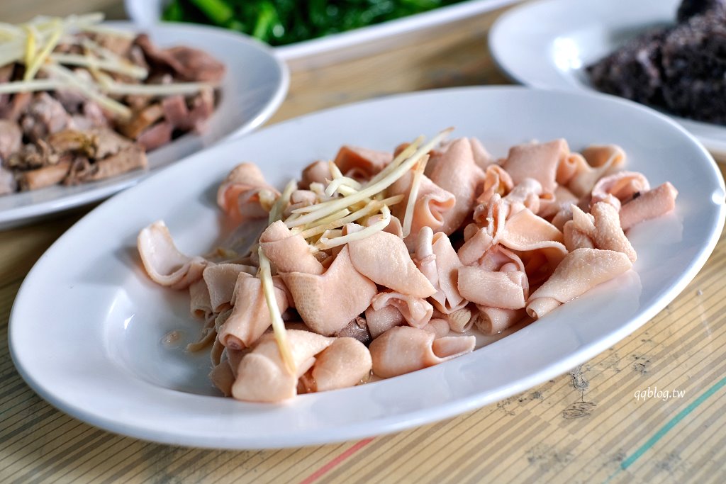 高雄鹽埕︱鴨肉珍．鹽埕區超過65年歷史的排隊老店，份量足、價位不貴，想來用餐隨時都要有排隊的心理準備 @QQ的懶骨頭