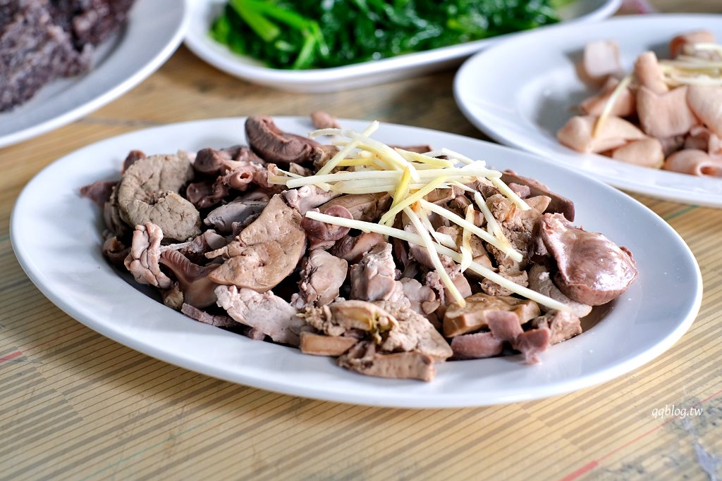 高雄鹽埕︱鴨肉珍．鹽埕區超過65年歷史的排隊老店，份量足、價位不貴，想來用餐隨時都要有排隊的心理準備 @QQ的懶骨頭