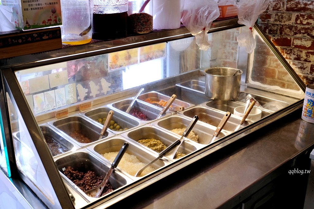 雲林斗六︱斗六四代目麥芽酥．傳承四代有百年歷史的麥芽酥，冰品也是不能會過的消暑聖品 @QQ的懶骨頭