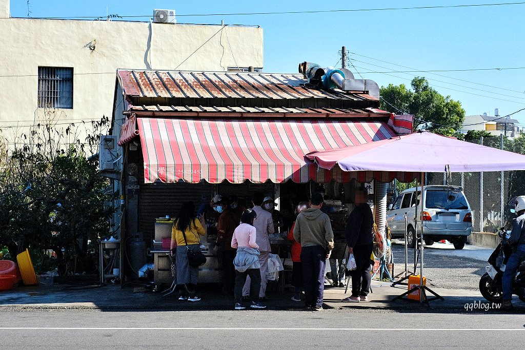 台中新社︱新社特製煎包．一顆有拳頭大小水煎包，料多實在又飽滿，新社必吃美食推薦 @QQ的懶骨頭