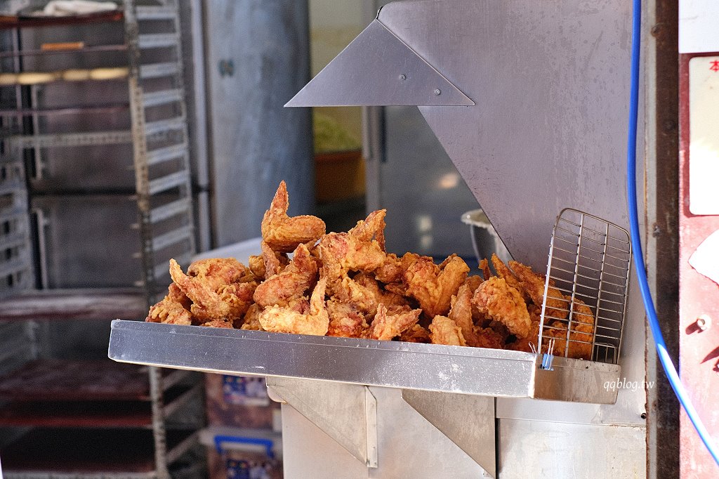 台中新社︱新社特製煎包．一顆有拳頭大小水煎包，料多實在又飽滿，新社必吃美食推薦 @QQ的懶骨頭