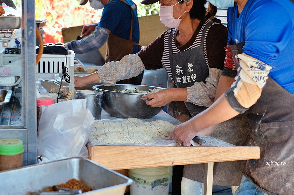 台中新社︱新社特製煎包．一顆有拳頭大小水煎包，料多實在又飽滿，新社必吃美食推薦 @QQ的懶骨頭