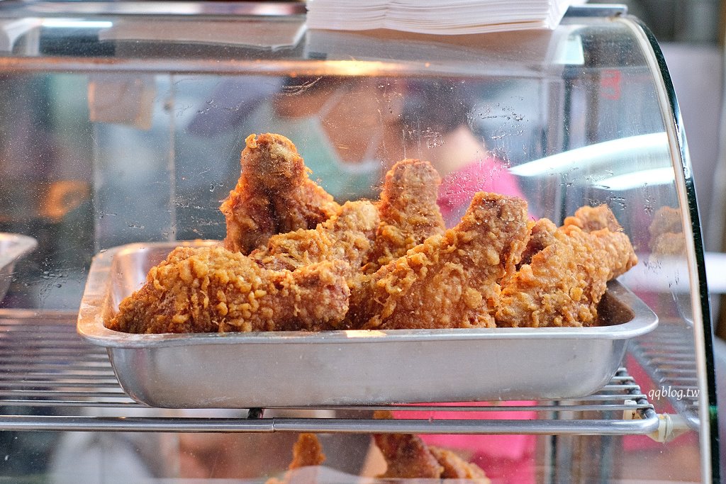 台中新社︱新社特製煎包．一顆有拳頭大小水煎包，料多實在又飽滿，新社必吃美食推薦 @QQ的懶骨頭