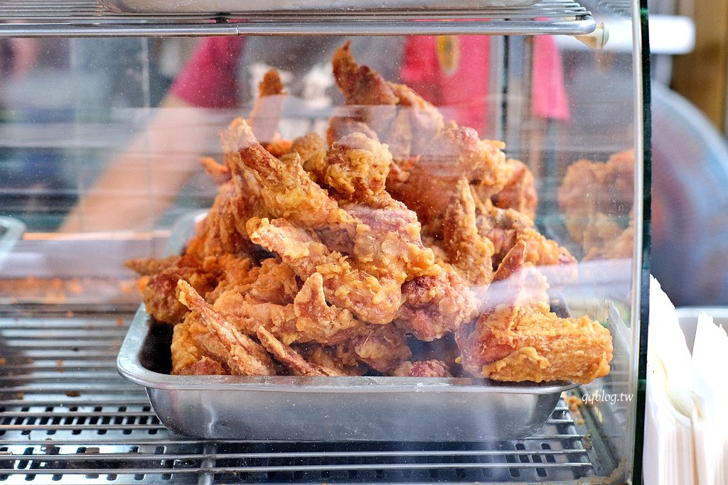 台中新社︱新社特製煎包．一顆有拳頭大小水煎包，料多實在又飽滿，新社必吃美食推薦 @QQ的懶骨頭